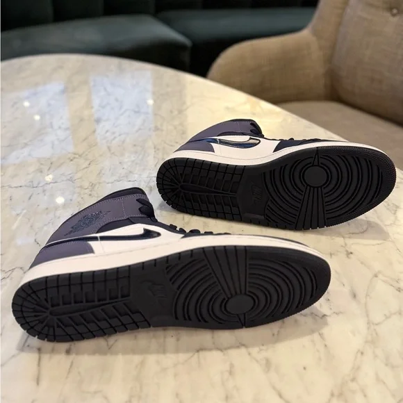 NIKE JORDAN 1 Mid Obsidian Sanded Purple (2020) - Picture 2 of 11